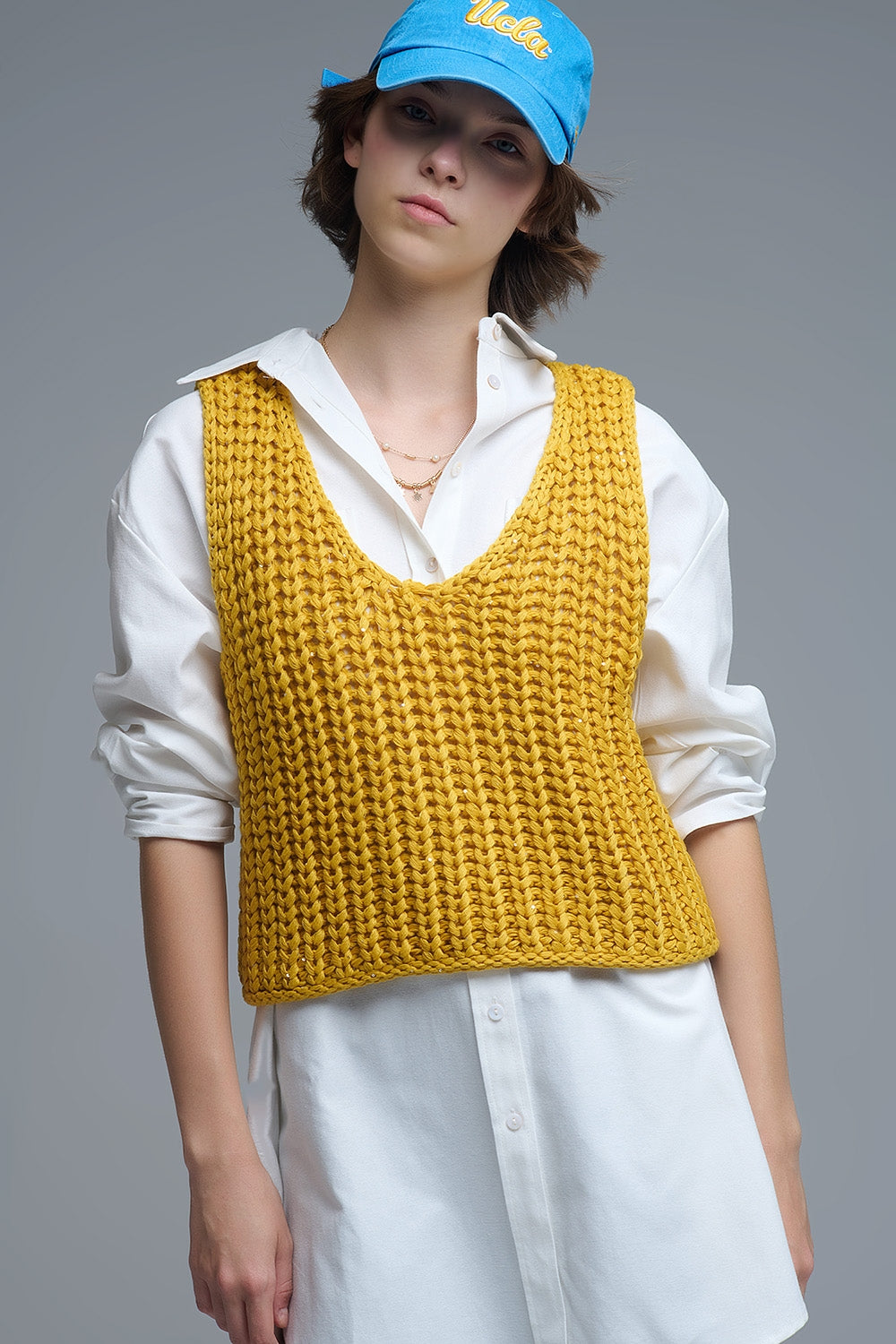 Gilet crocheté jaune avec fils pailletés
