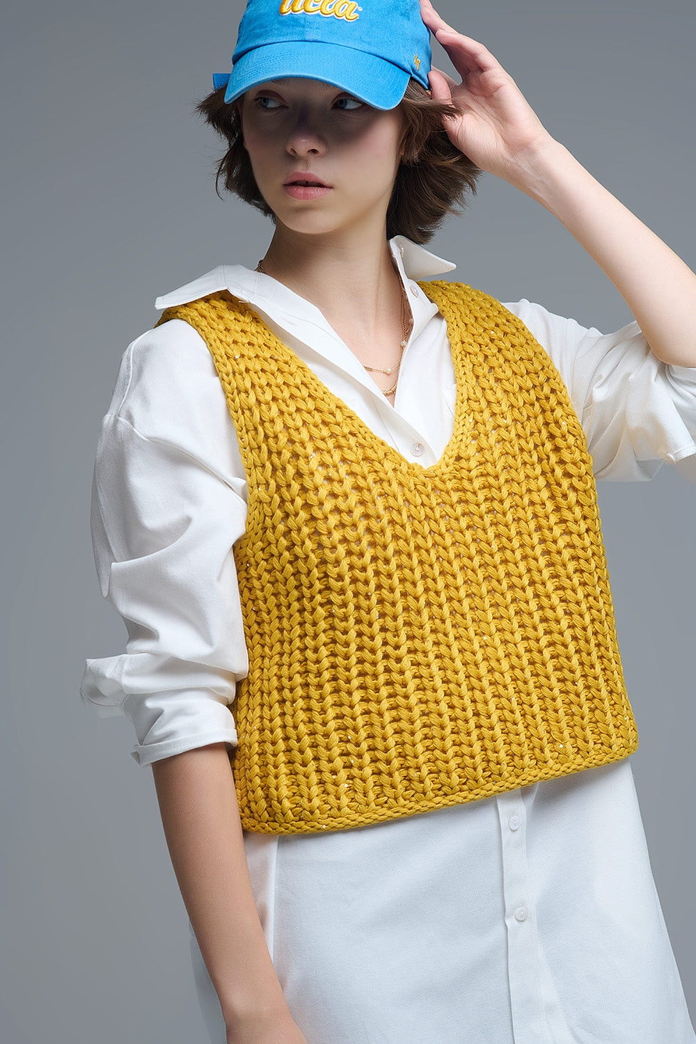 Gilet crocheté jaune avec fils pailletés