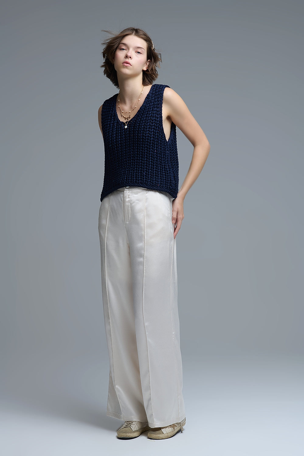 Gilet crocheté en marine avec fils pailletés