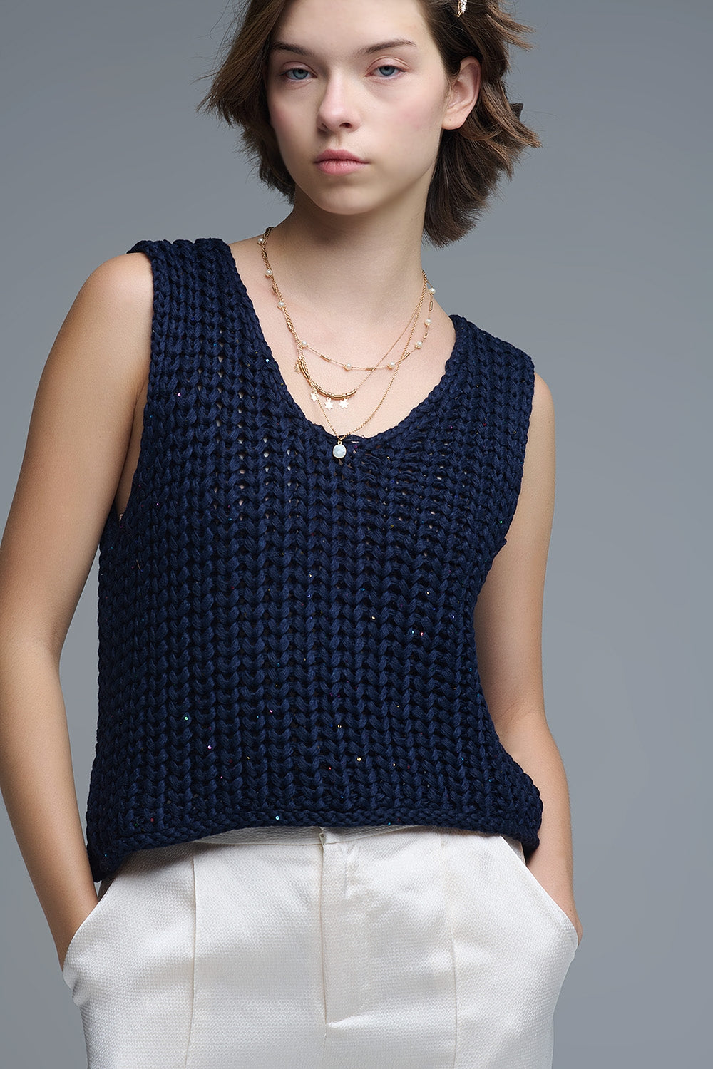 Gilet crocheté en marine avec fils pailletés