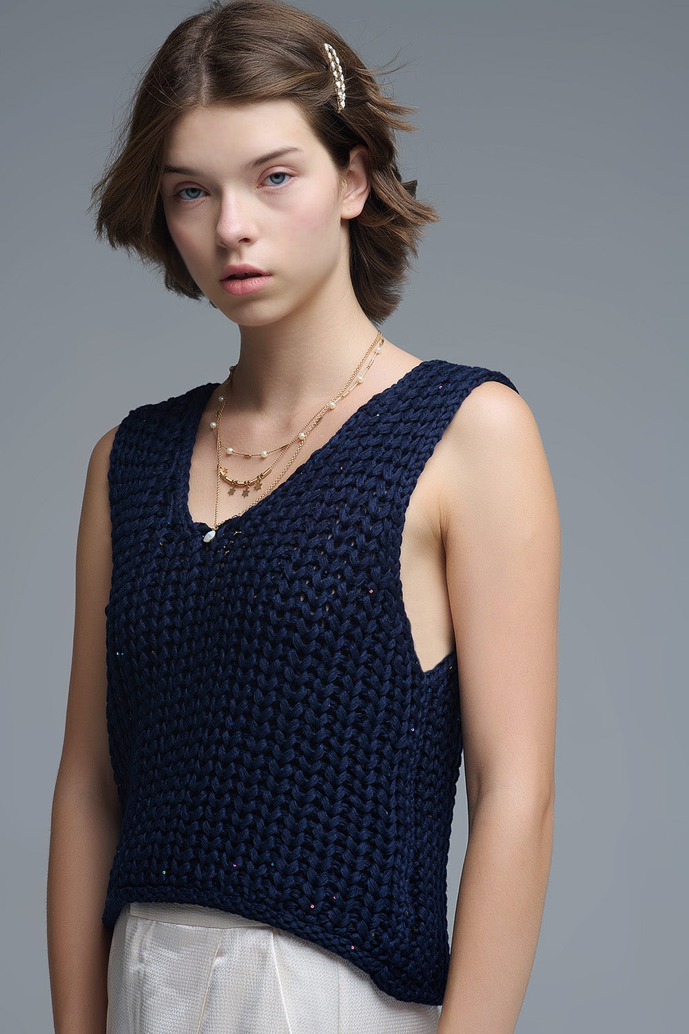 Gilet crocheté en marine avec fils pailletés