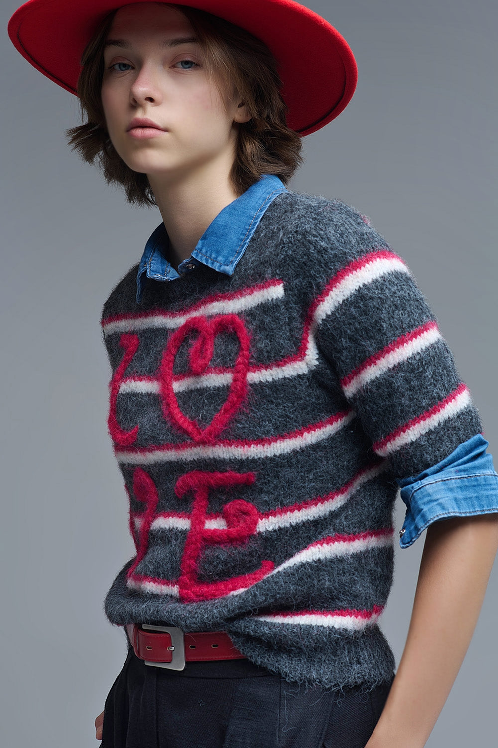 Pull Love brodé à manches courtes en gris foncé