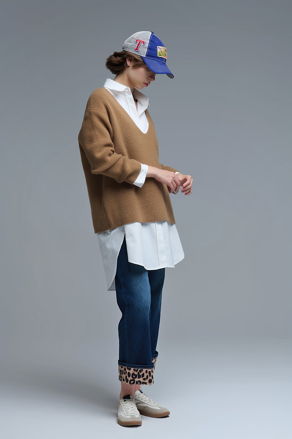 Pull surdimensionné à col en V fin en camel