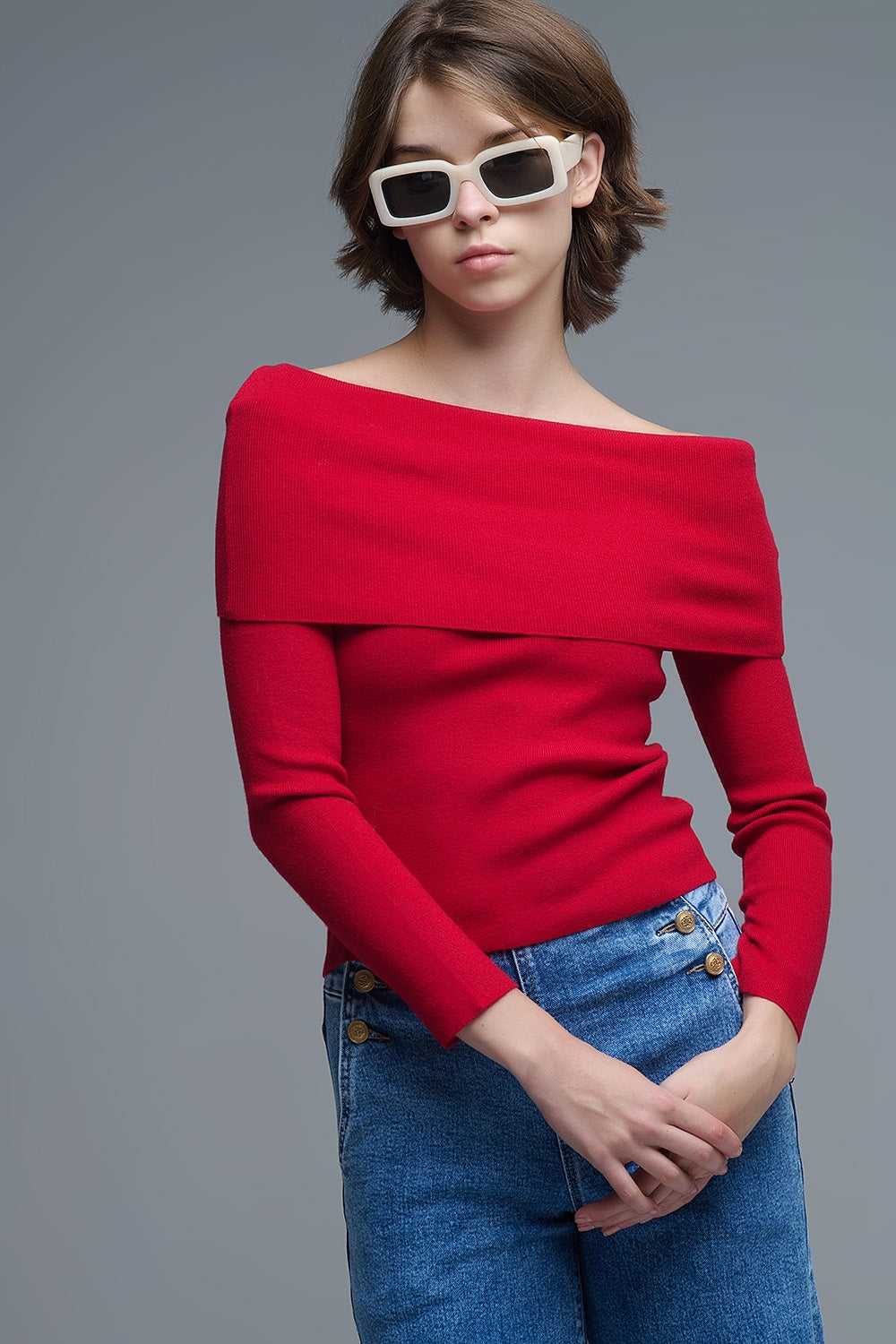 Top chic en tricot rouge à épaulettes