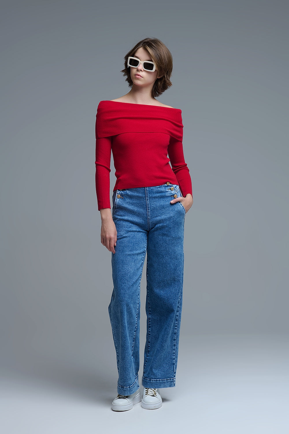 Top chic en tricot rouge à épaulettes