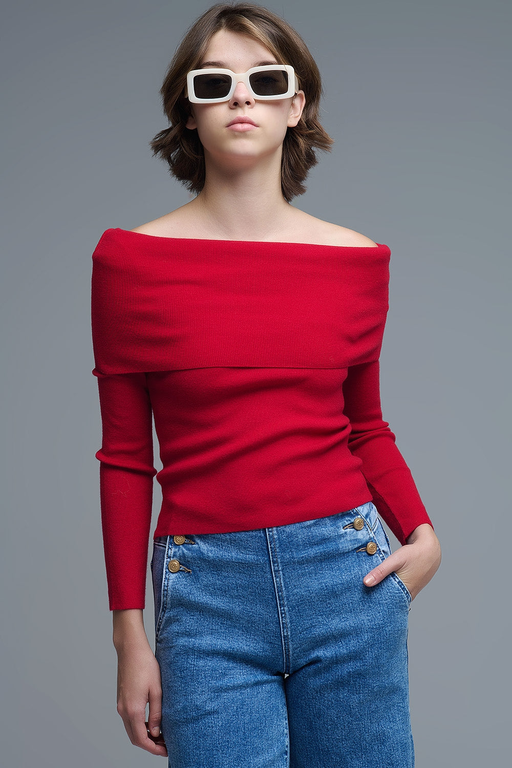 Top chic en tricot rouge à épaulettes
