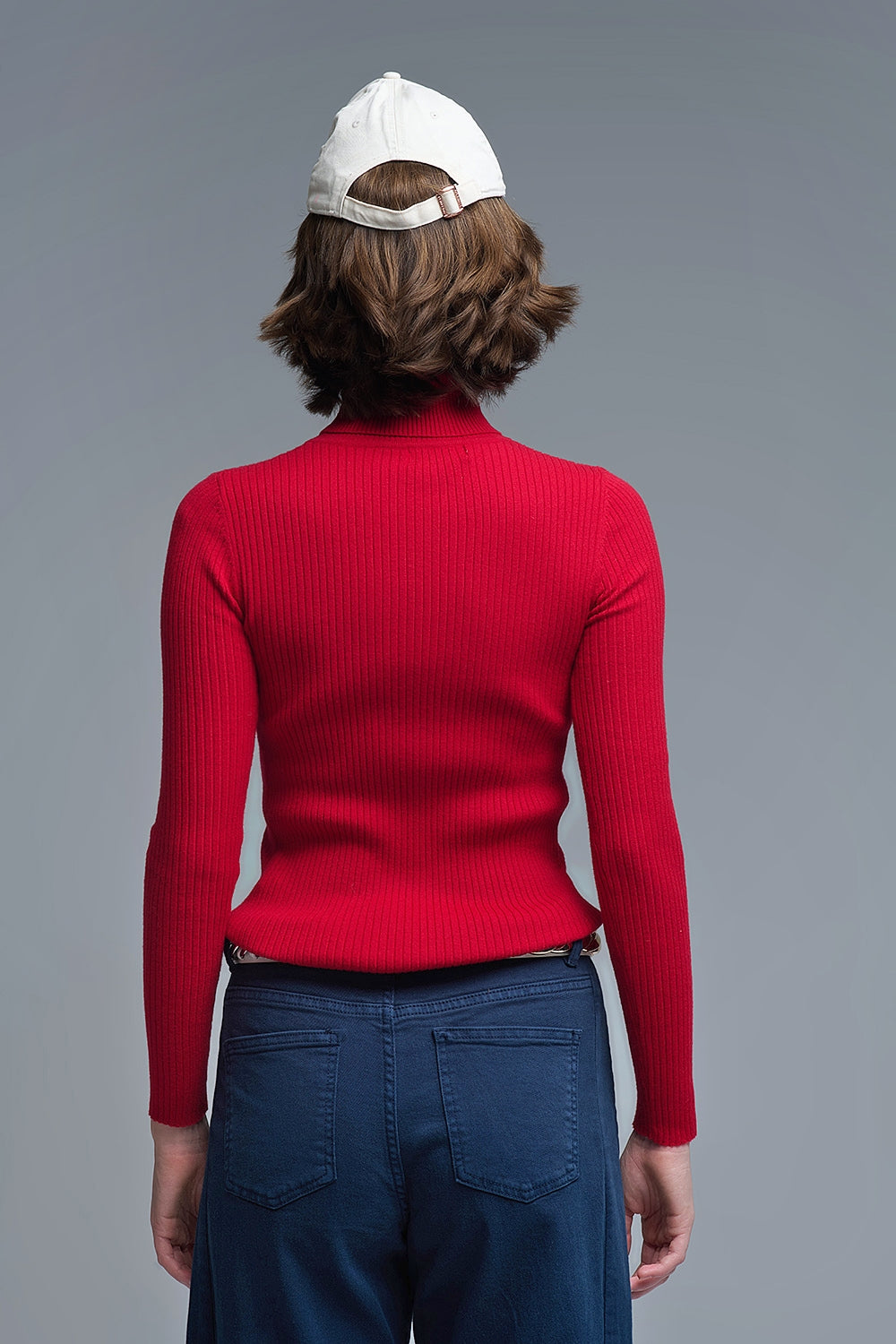 Pull roulé à col de tortue et côtes en rouge rubis