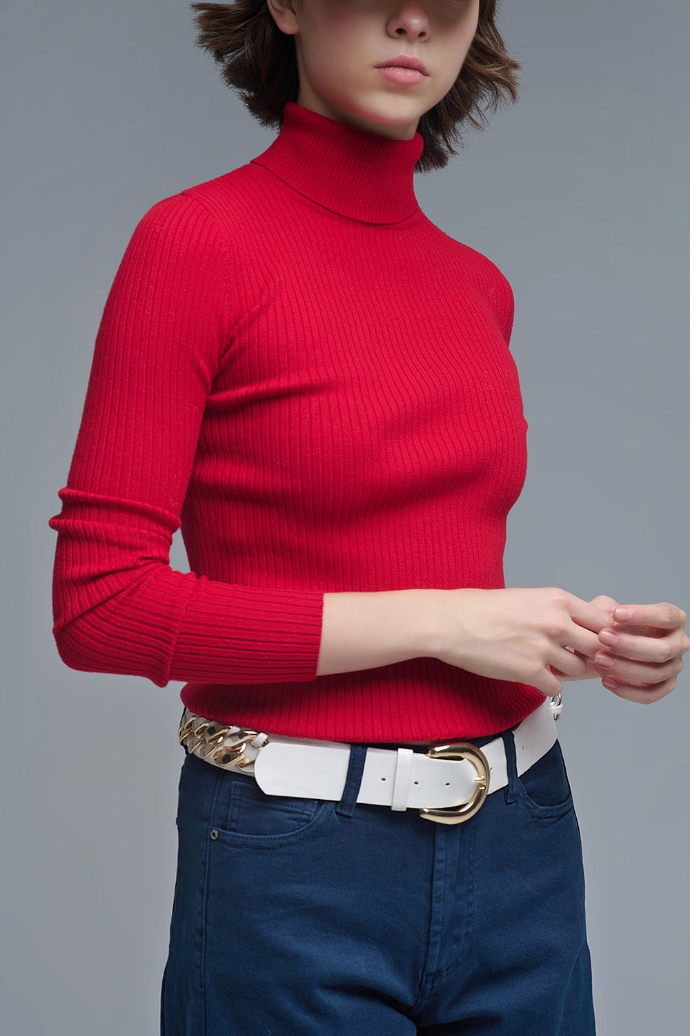 Pull roulé à col de tortue et côtes en rouge rubis