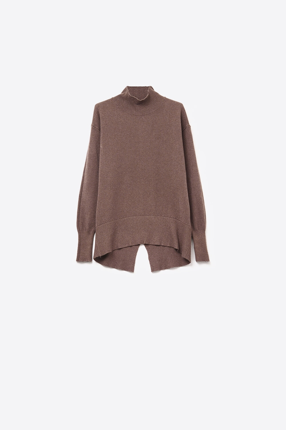 Pull-over ample marron avec détails ouverts dans le dos