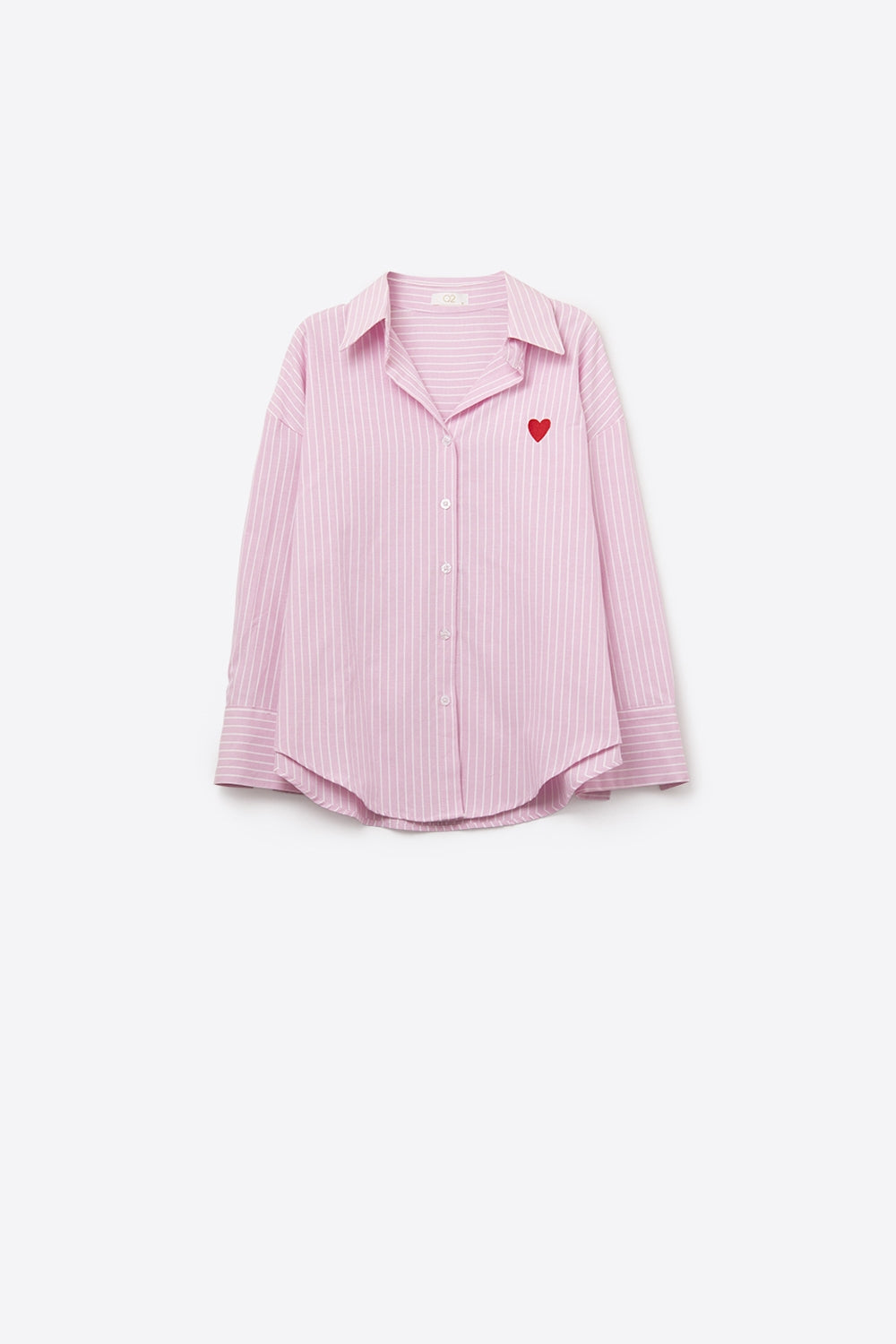 Chemise à rayures roses avec broderie en forme de cœur rouge