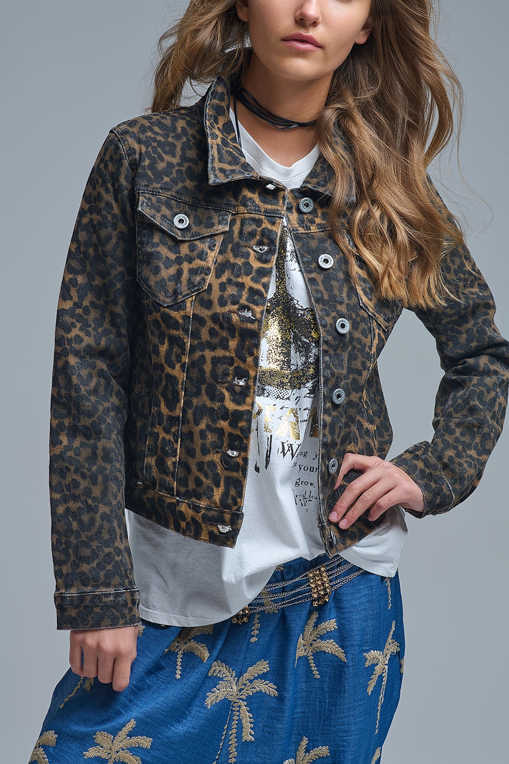 Veste en jean imprimé léopard en tissu denim
