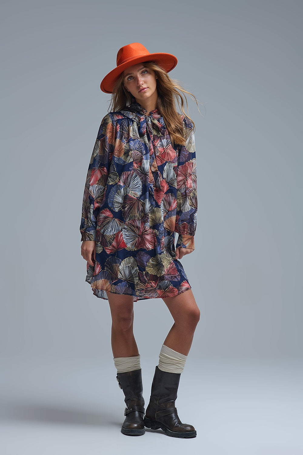 Robe élégante à col cravate et ligne A florale