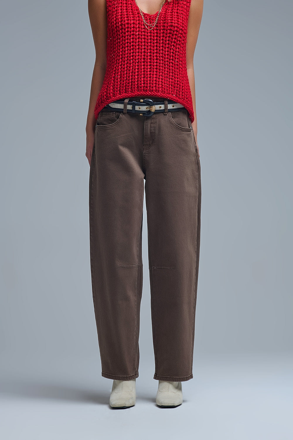 Jean stretch confortable avec jambe en tonneau en marron