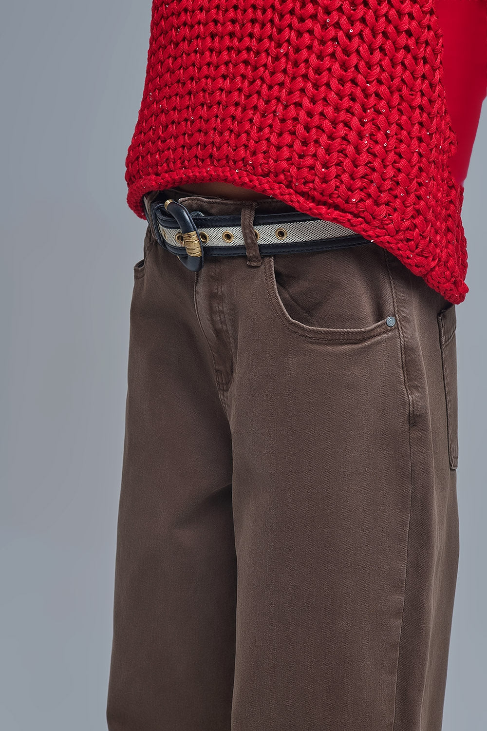 Jean stretch confortable avec jambe en tonneau en marron
