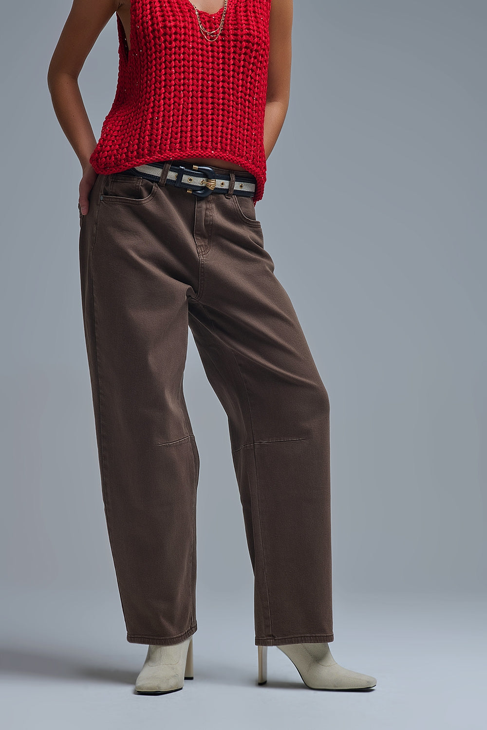 Jean stretch confortable avec jambe en tonneau en marron