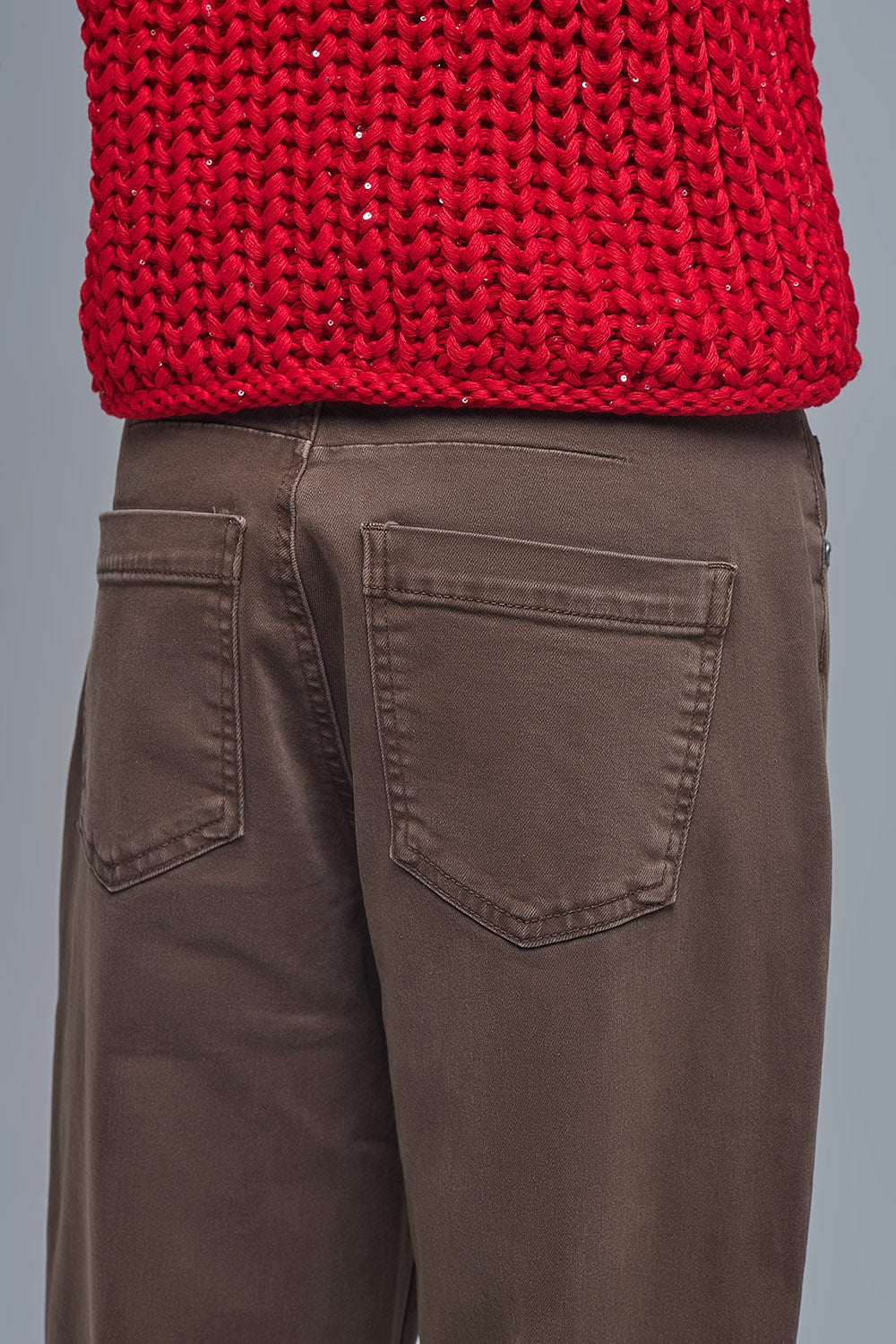 Jean stretch confortable avec jambe en tonneau en marron