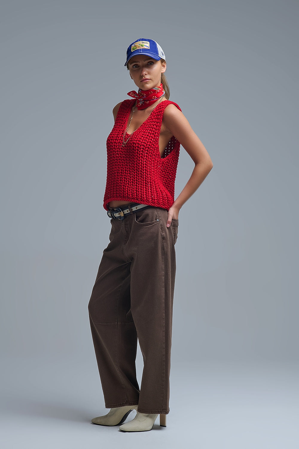 Gilet crocheté en rouge avec fils pailletés