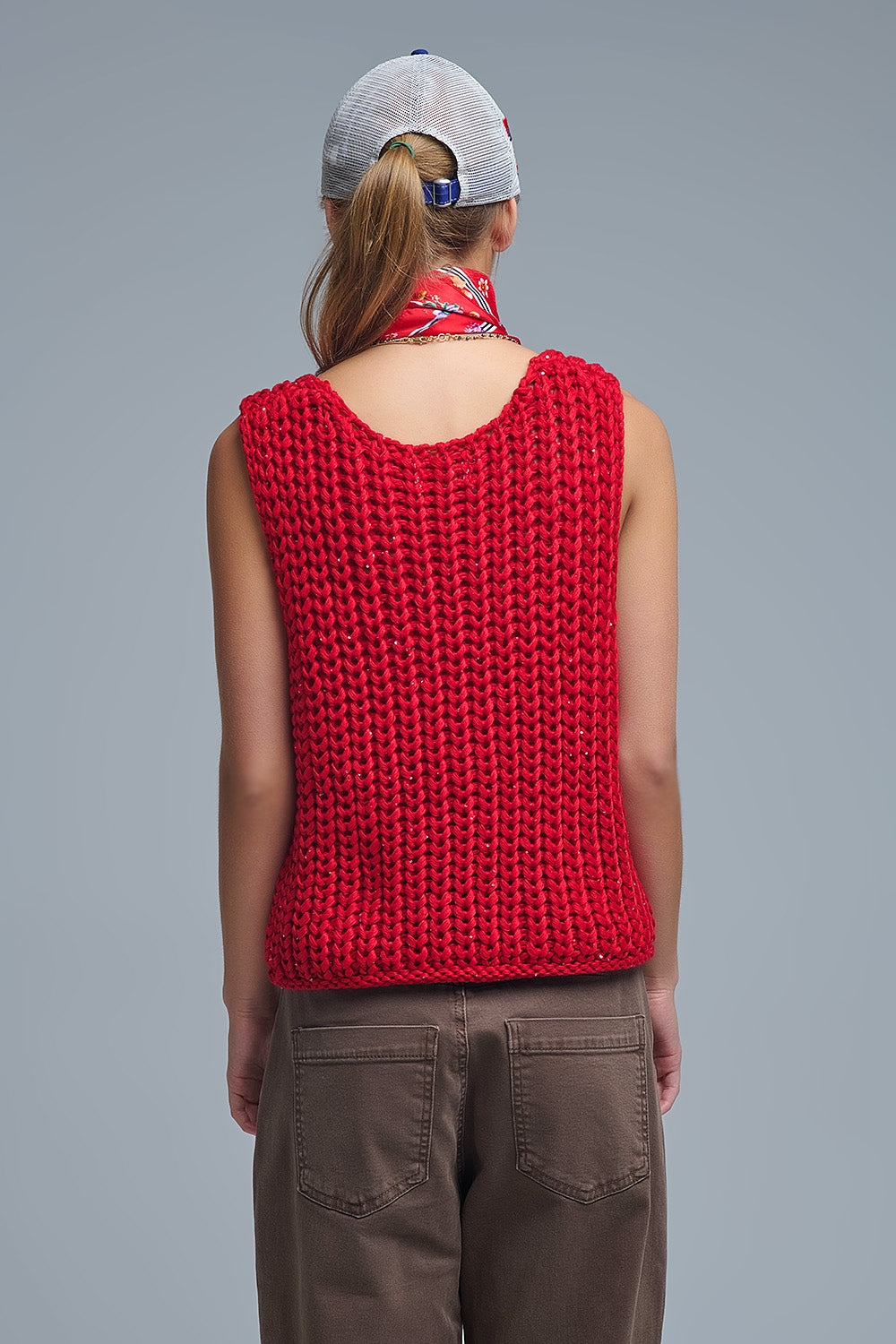 Gilet crocheté en rouge avec fils pailletés