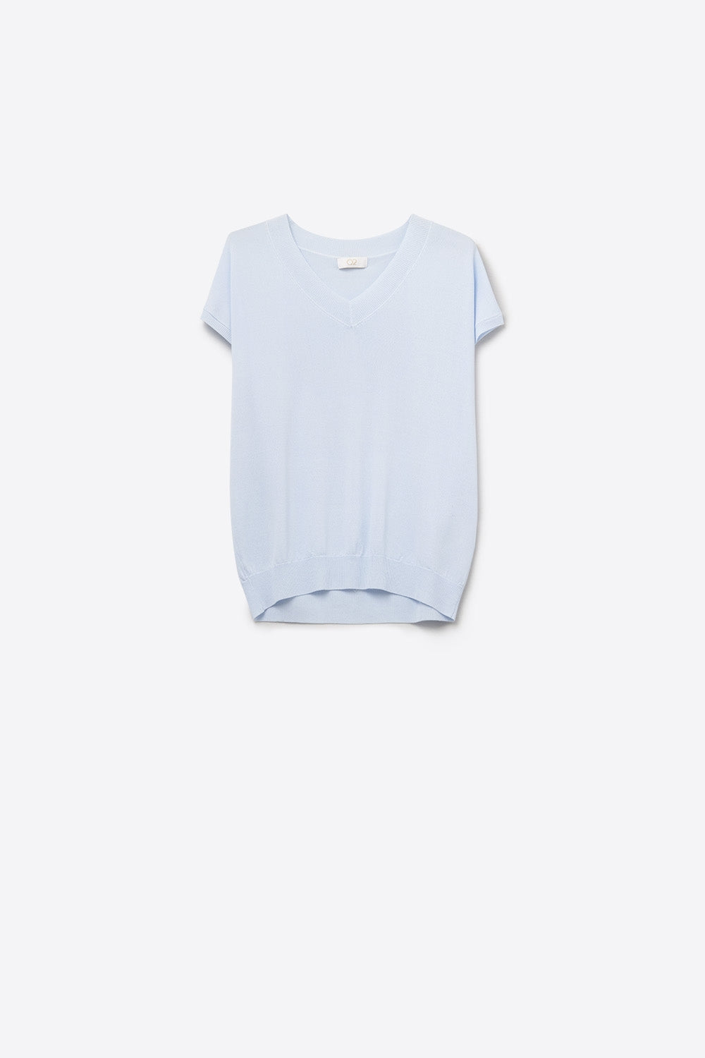 pull bleu en maille légère à col en V et manches courtes