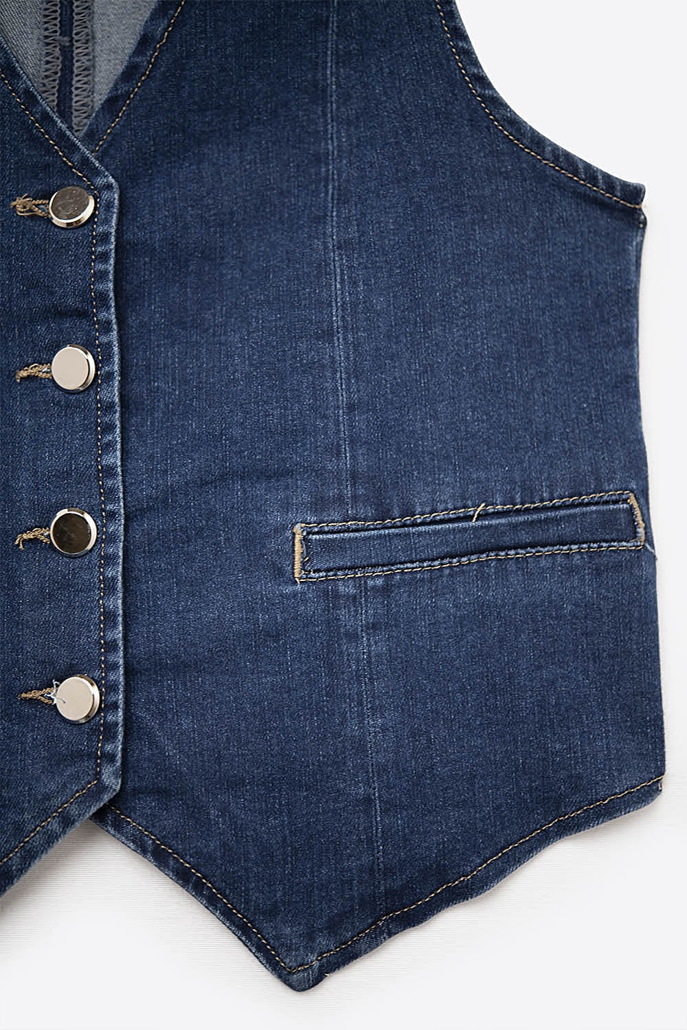 Gilet en denim bleu foncé avec boutons argentés