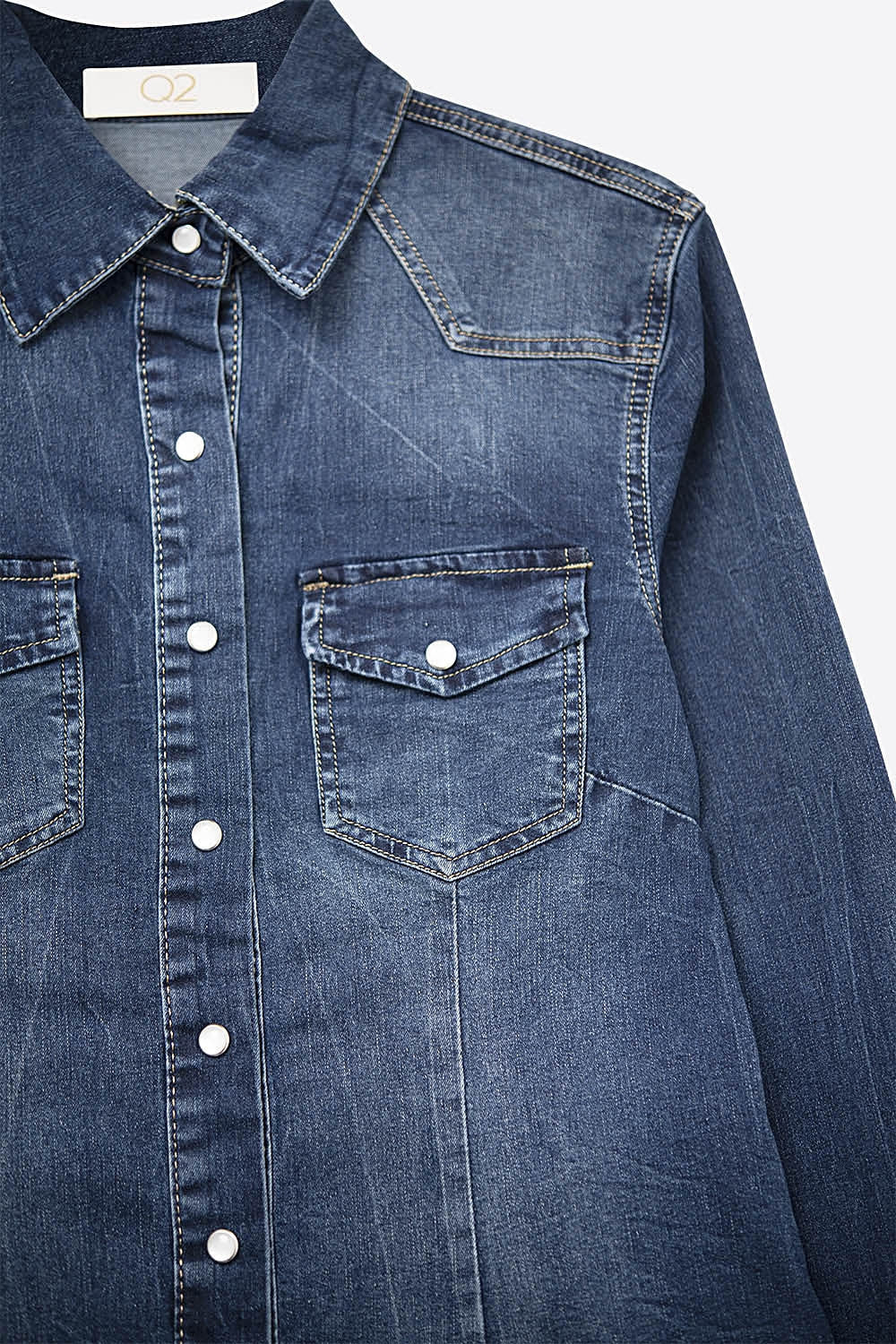 Chemise en denim brut à boutons avec poches poitrine