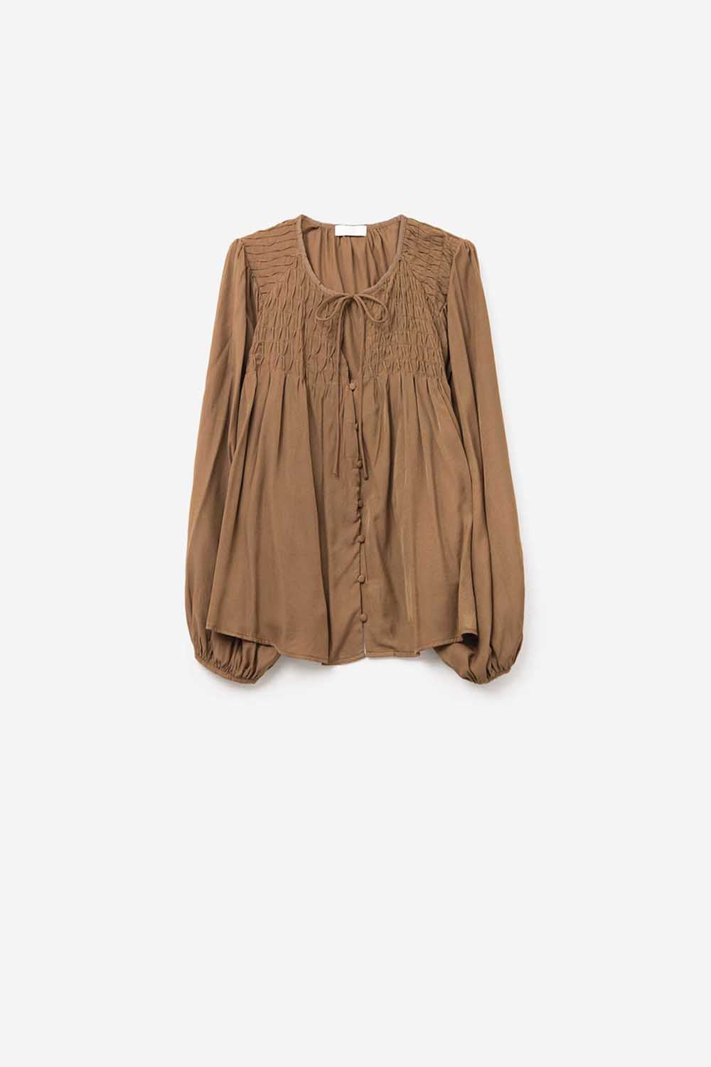 Chemise chic en satin marron avec dentelle
