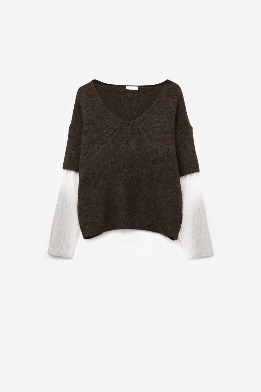 Pull marron à col en V contrasté et manches en dentelle blanche contrastée