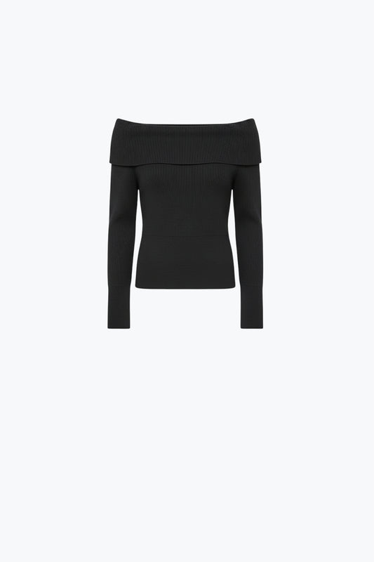 pull noir en fine maille côtelée avec large col bateau