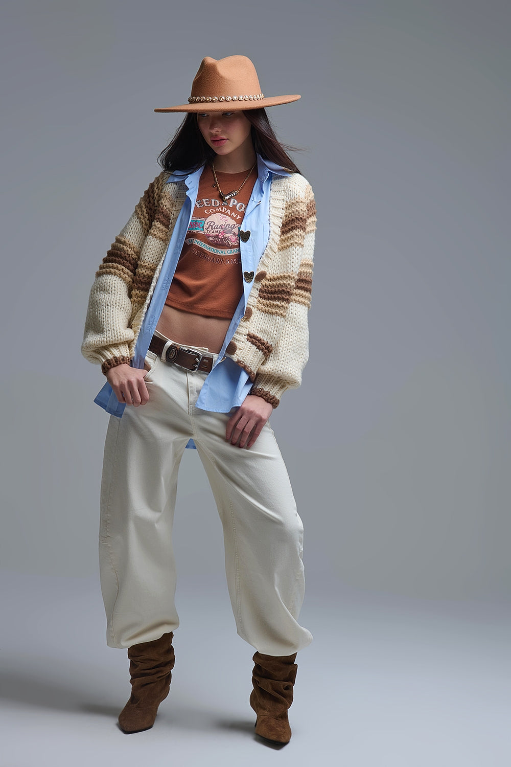 Cardigan en maille épaisse à col en V rayé de brun et de camel
