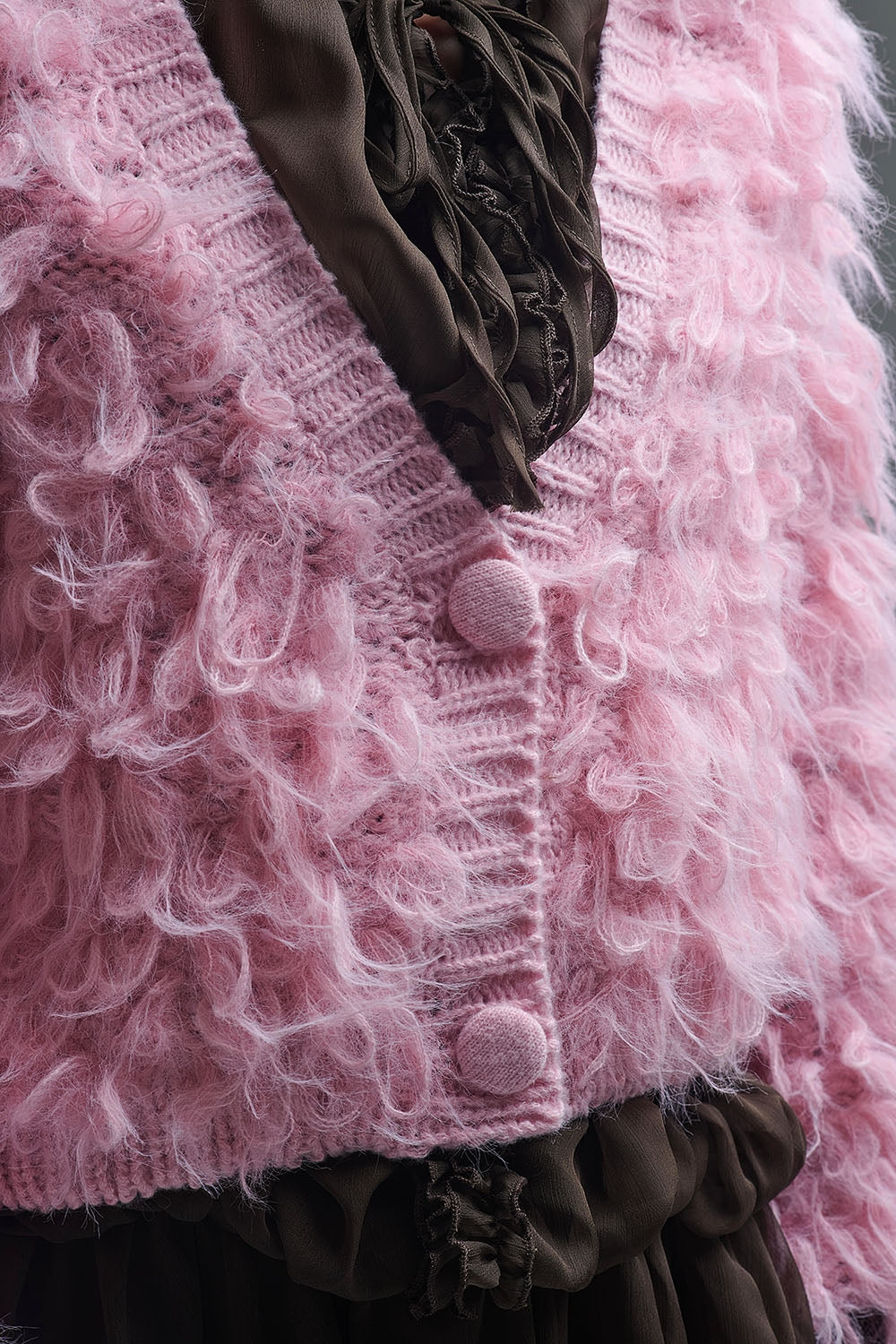 Gilet en grosse maille duveteuse rose