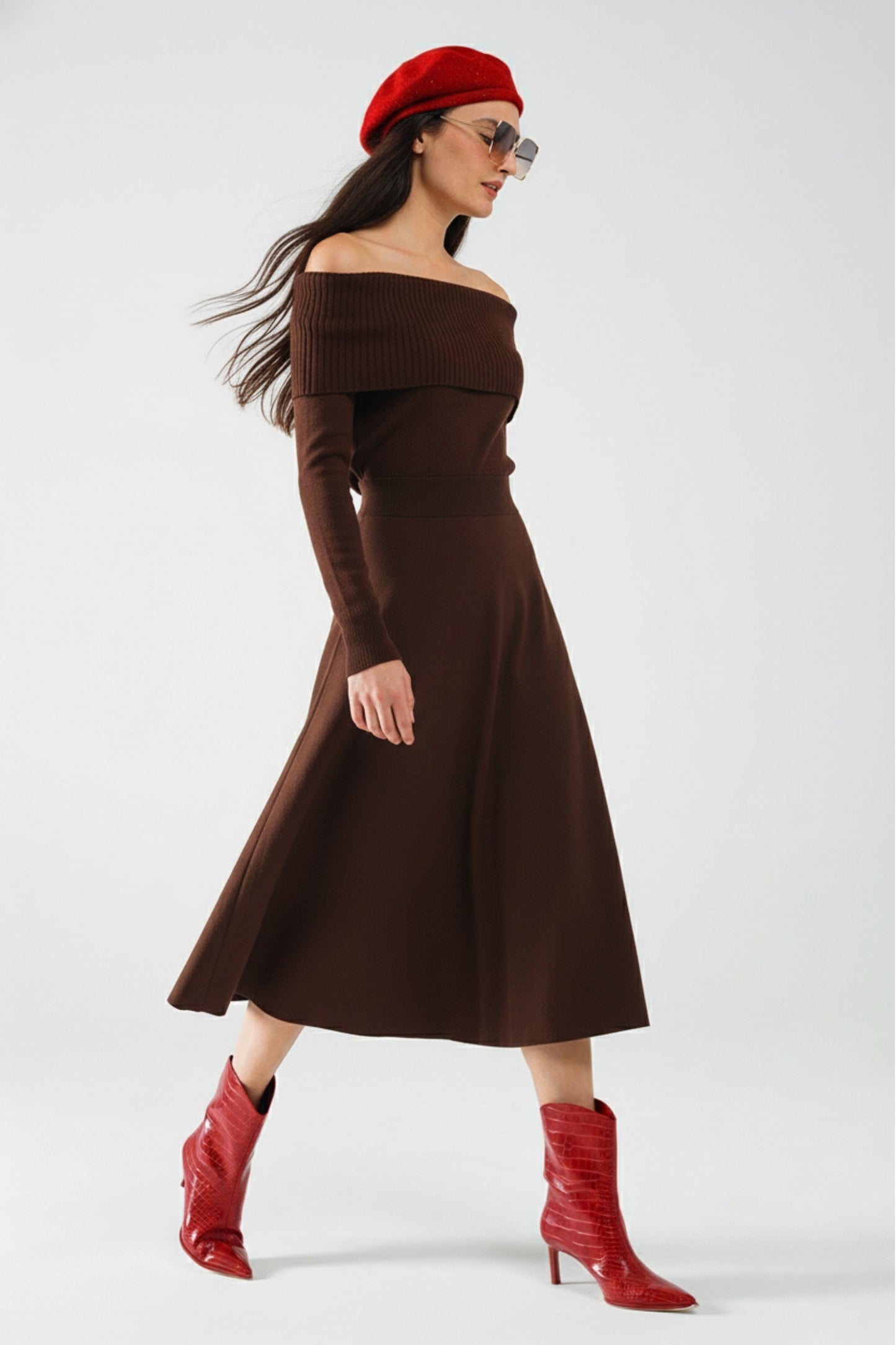 Robe longue à larges bretelles en tricot marron