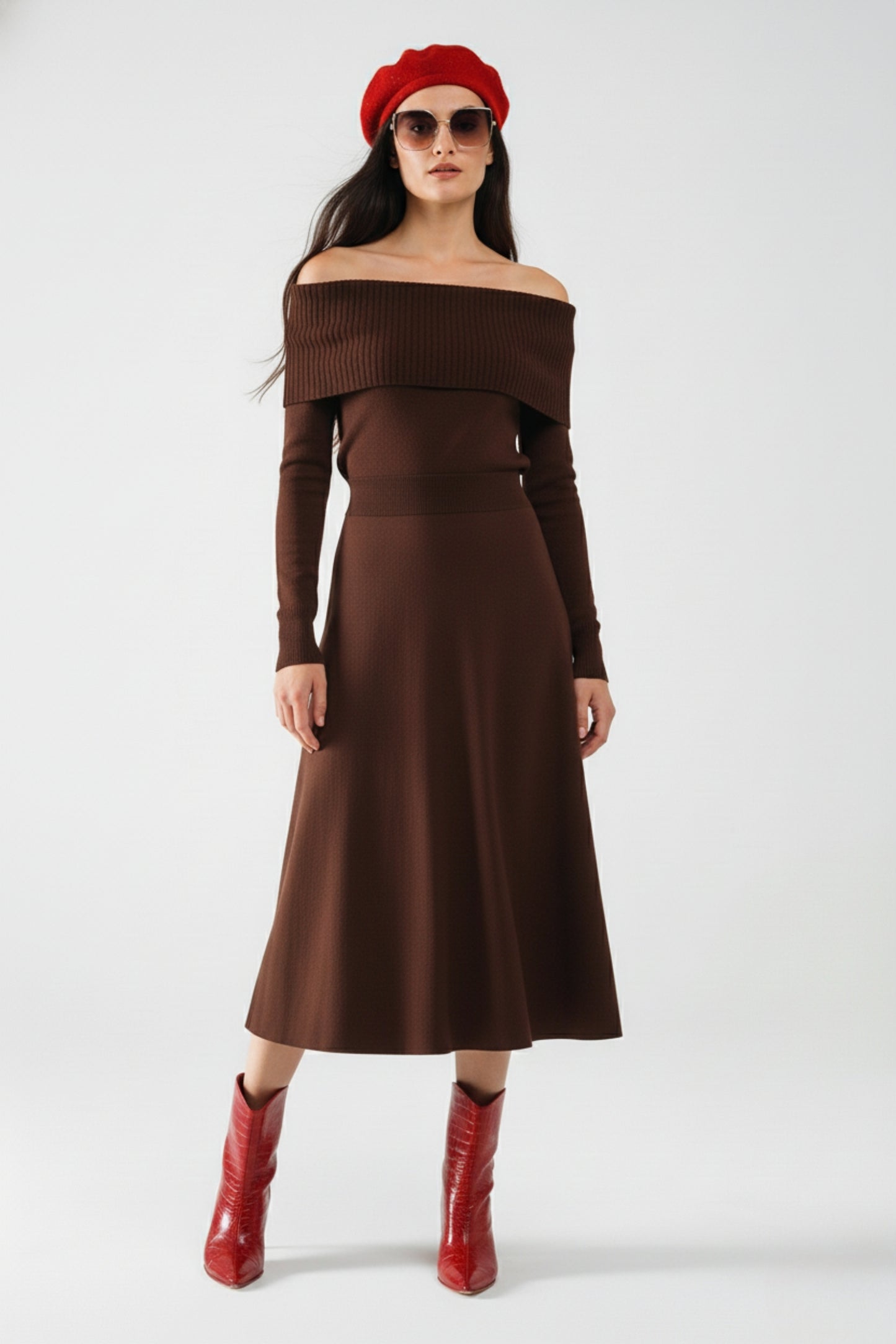 Robe longue à larges bretelles en tricot marron