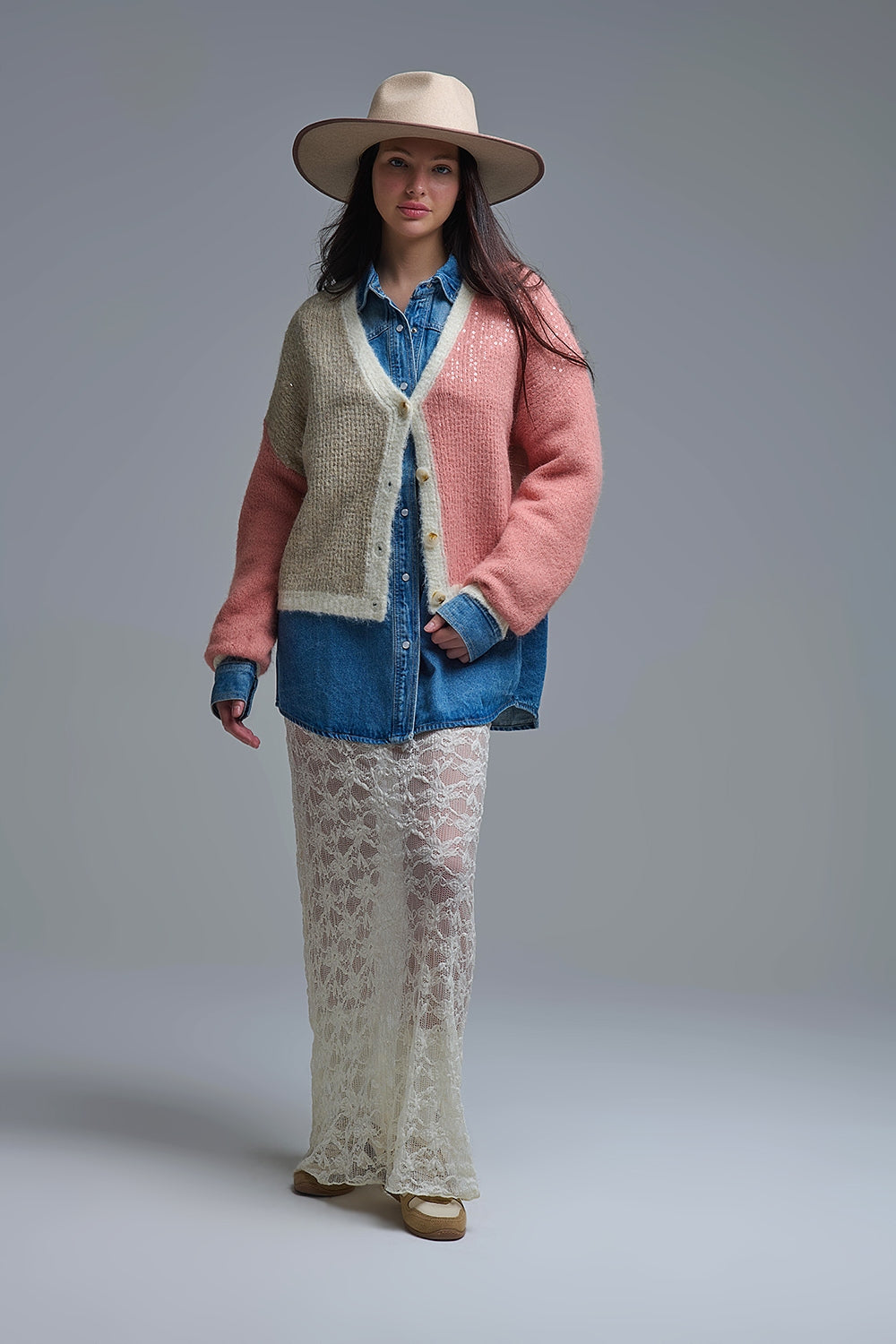 Cardigan à col en V avec paillettes et blocs de couleurs