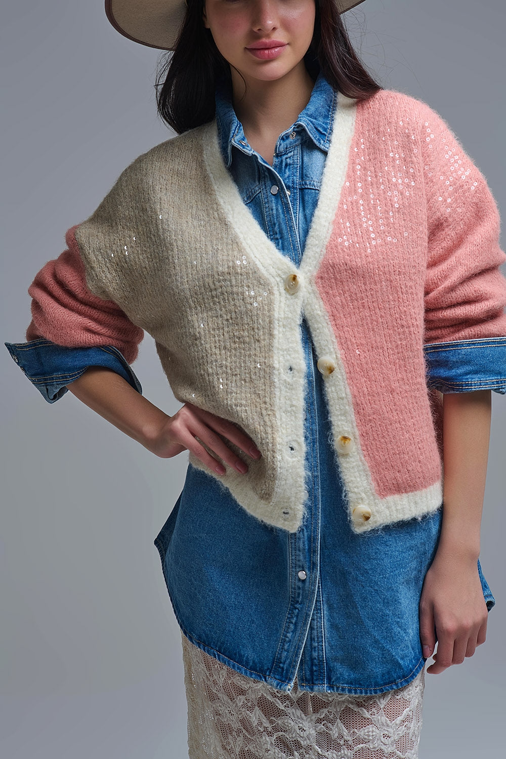 Cardigan à col en V avec paillettes et blocs de couleurs
