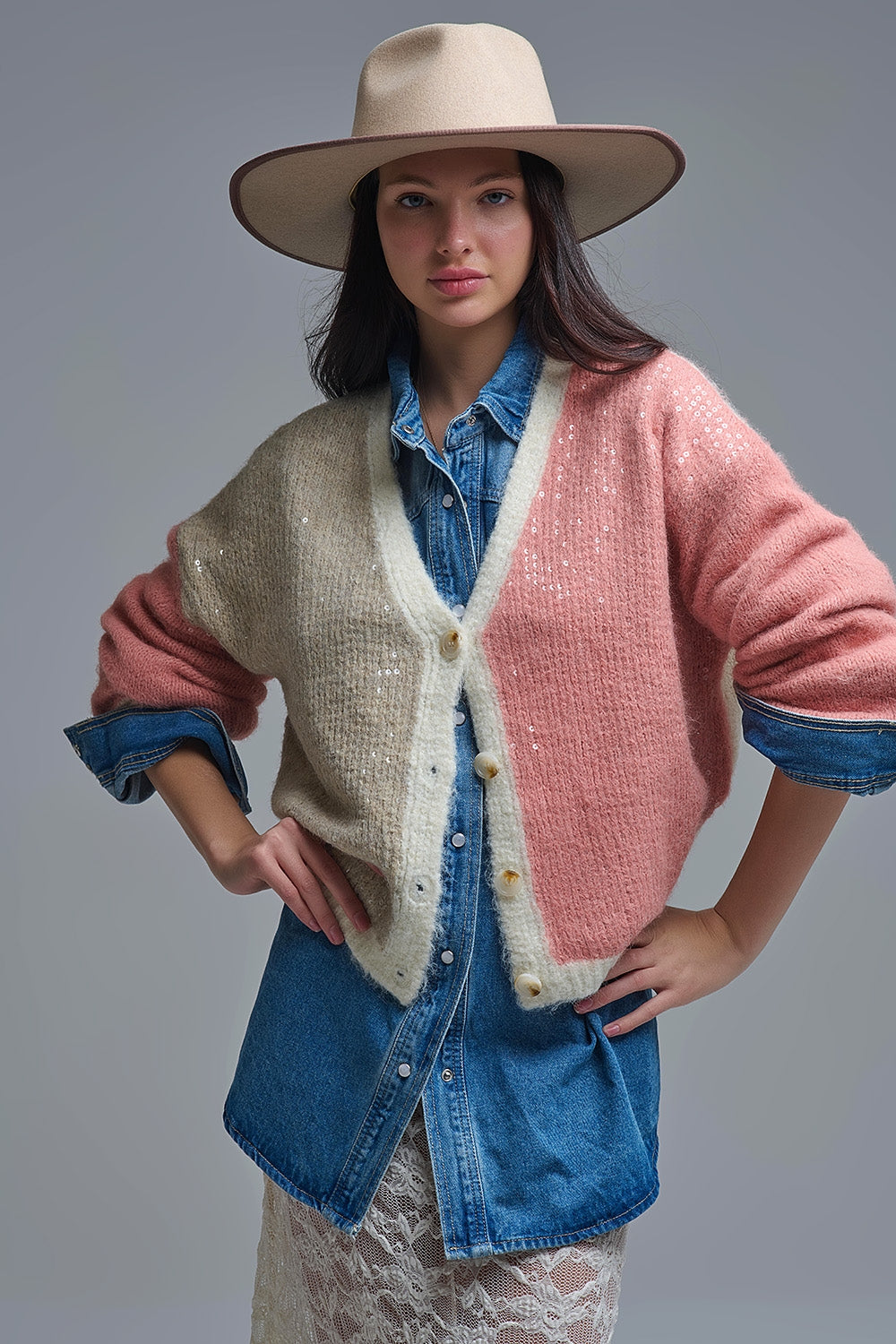 Cardigan à col en V avec paillettes et blocs de couleurs