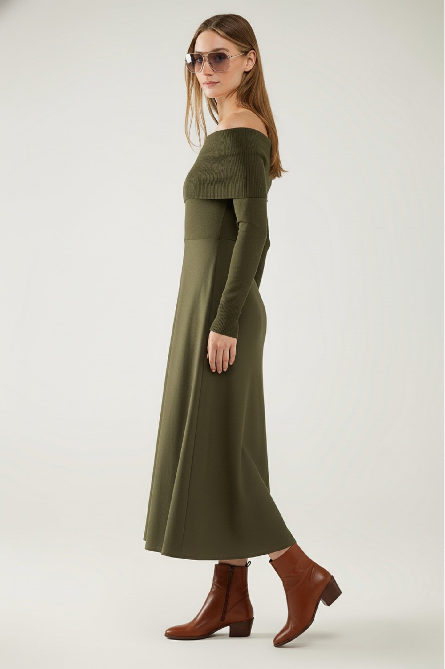 Robe longue à larges bretelles en maille kaki