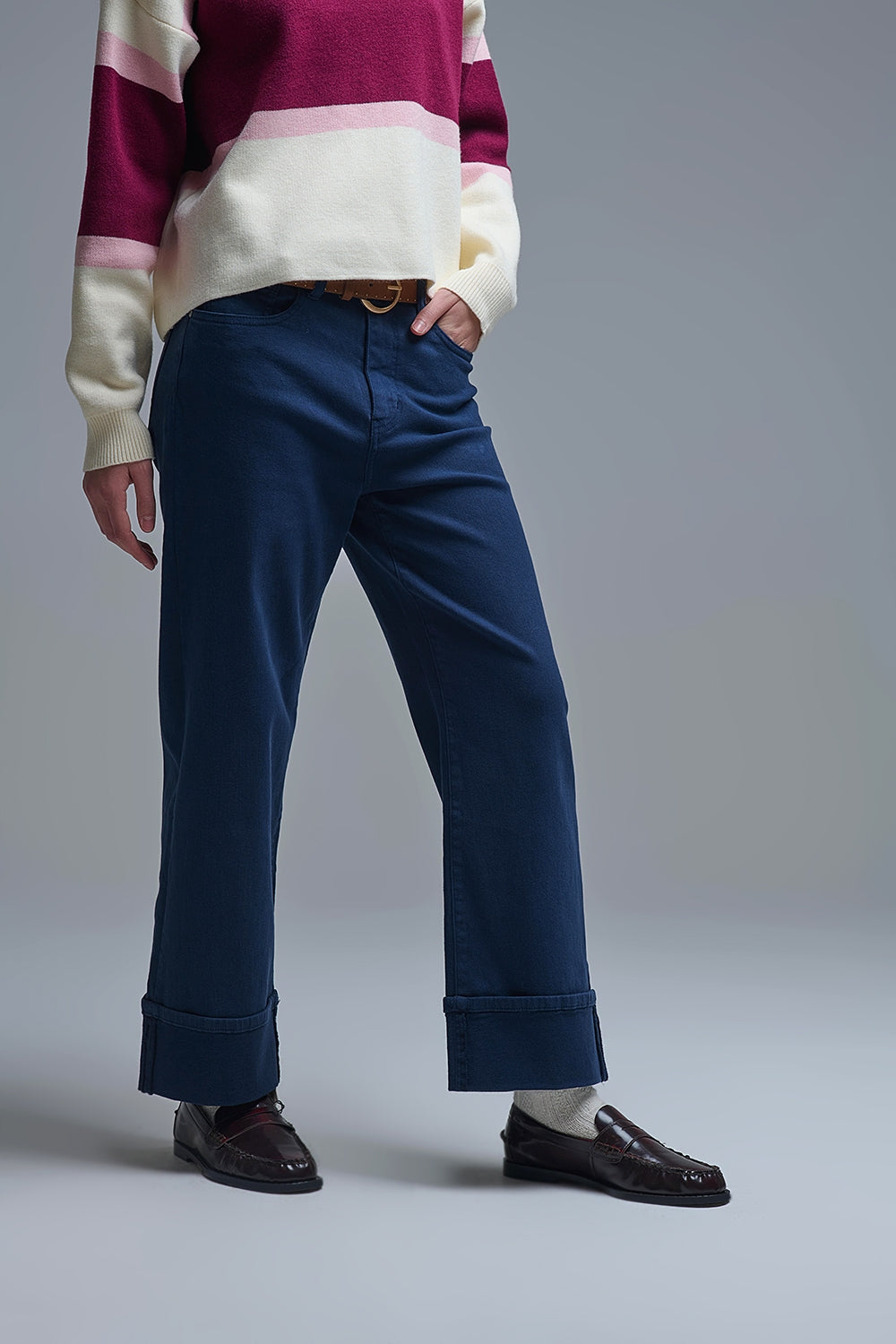 Pantalon droit à ourlet court en bleu marine