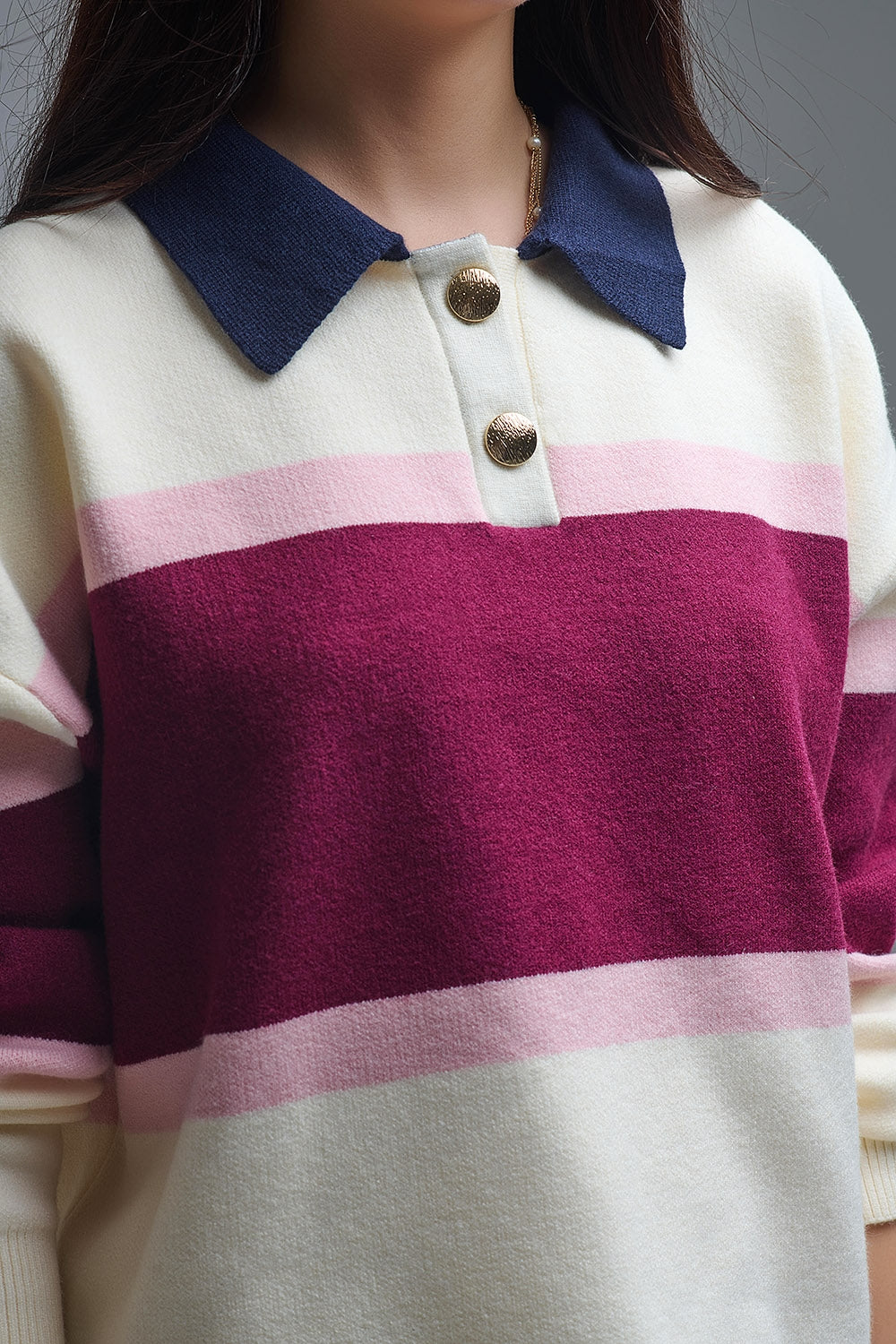 Pull en tricot rayé marron avec boutons