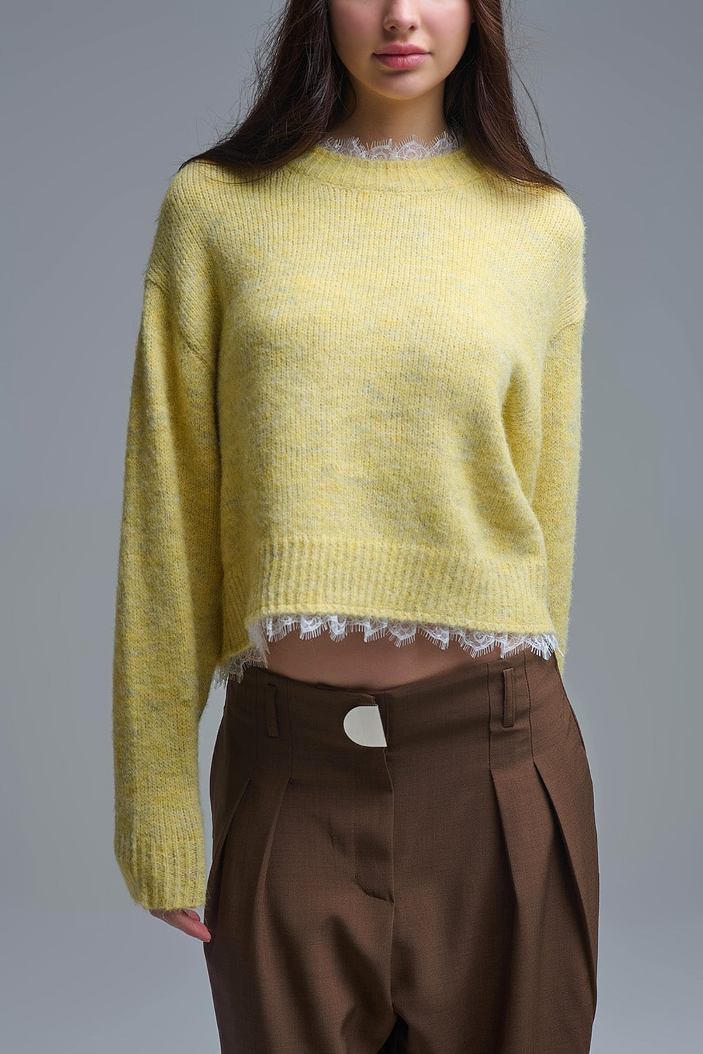 Pull jaune décontracté avec détails en dentelle