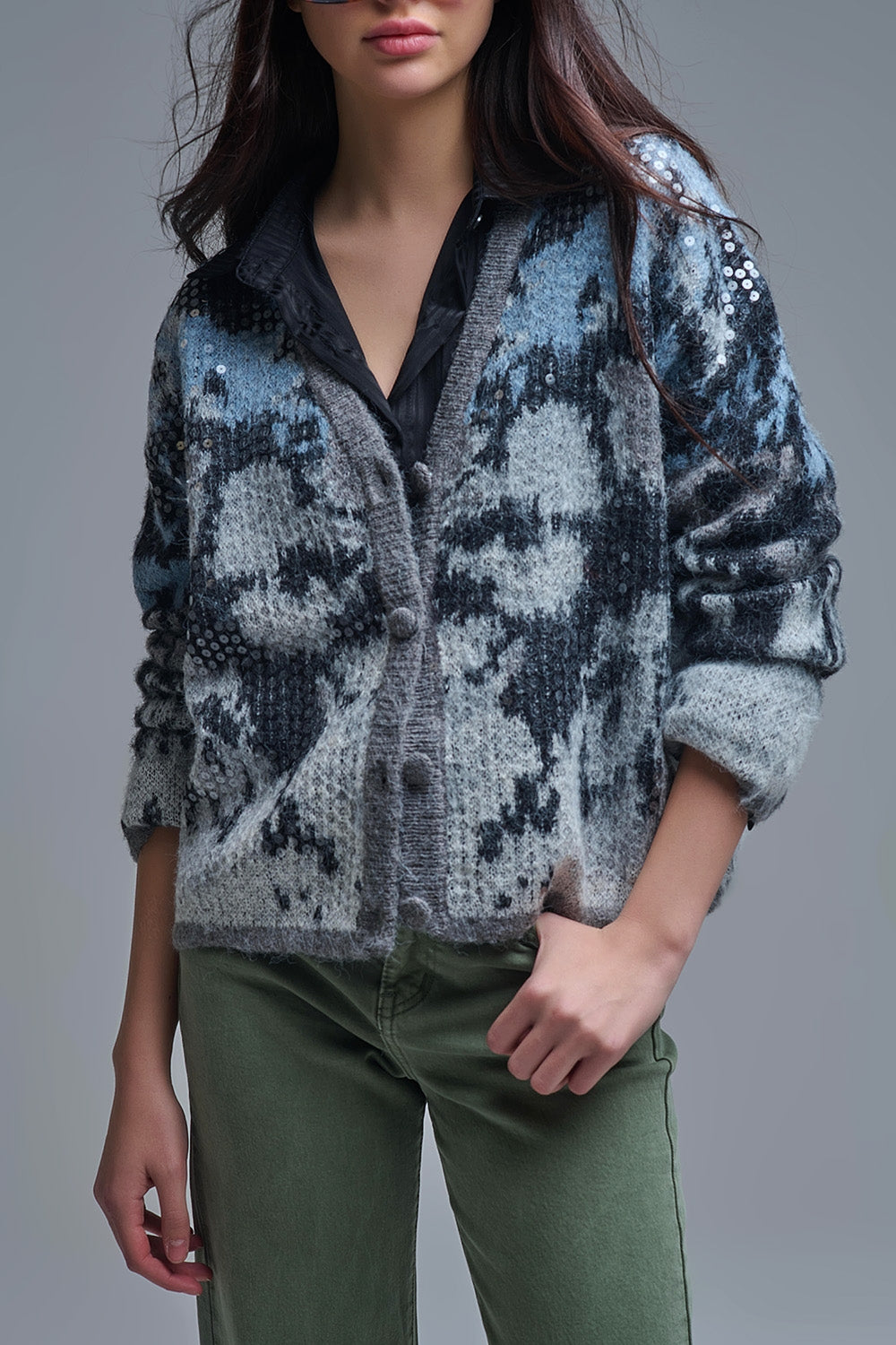 Cardigan élégant en tricot gris avec imprimé abstrait à paillettes
