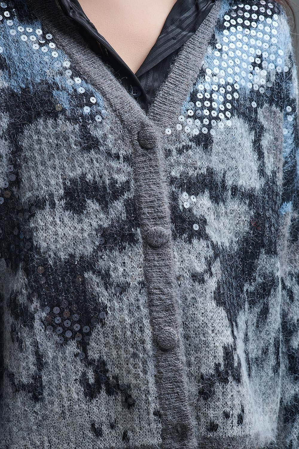 Cardigan élégant en tricot gris avec imprimé abstrait à paillettes