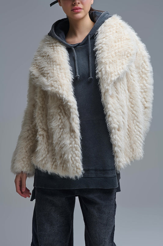 Veste chic en fausse fourrure beige à col large
