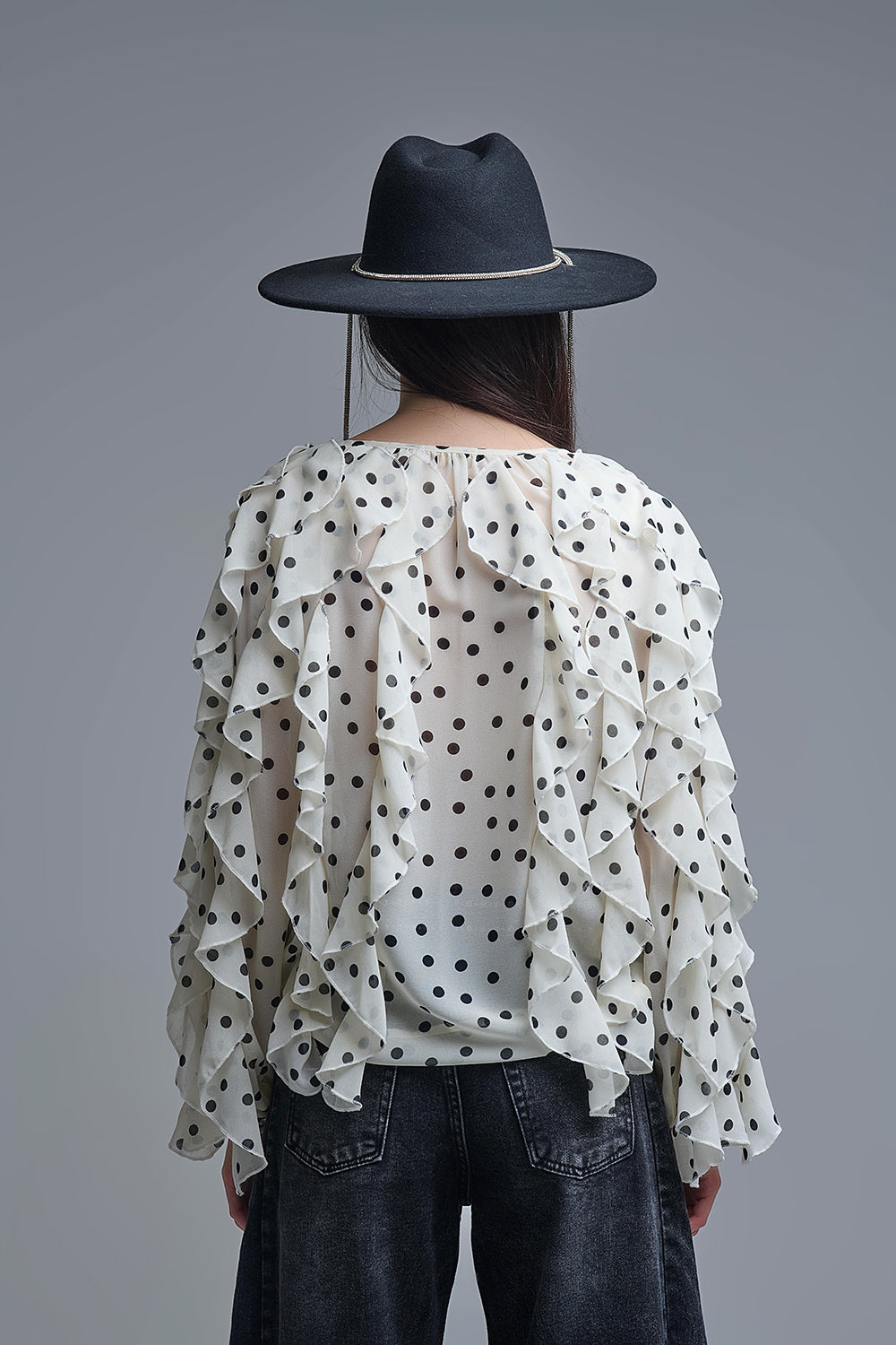Chemise en mousseline de soie boutonnée à pois avec volants