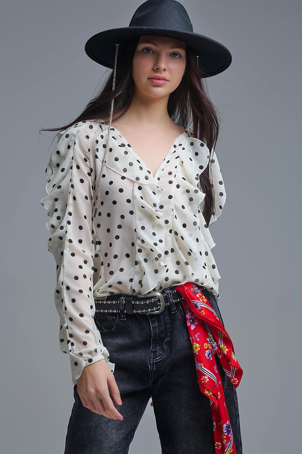 Chemise en mousseline de soie boutonnée à pois avec volants