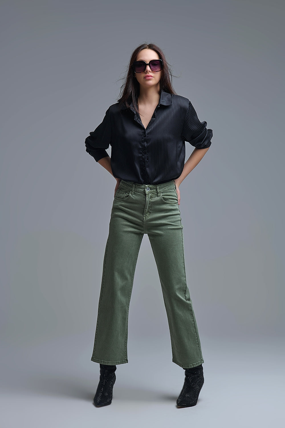 Chemise élégante en satin rayé noir