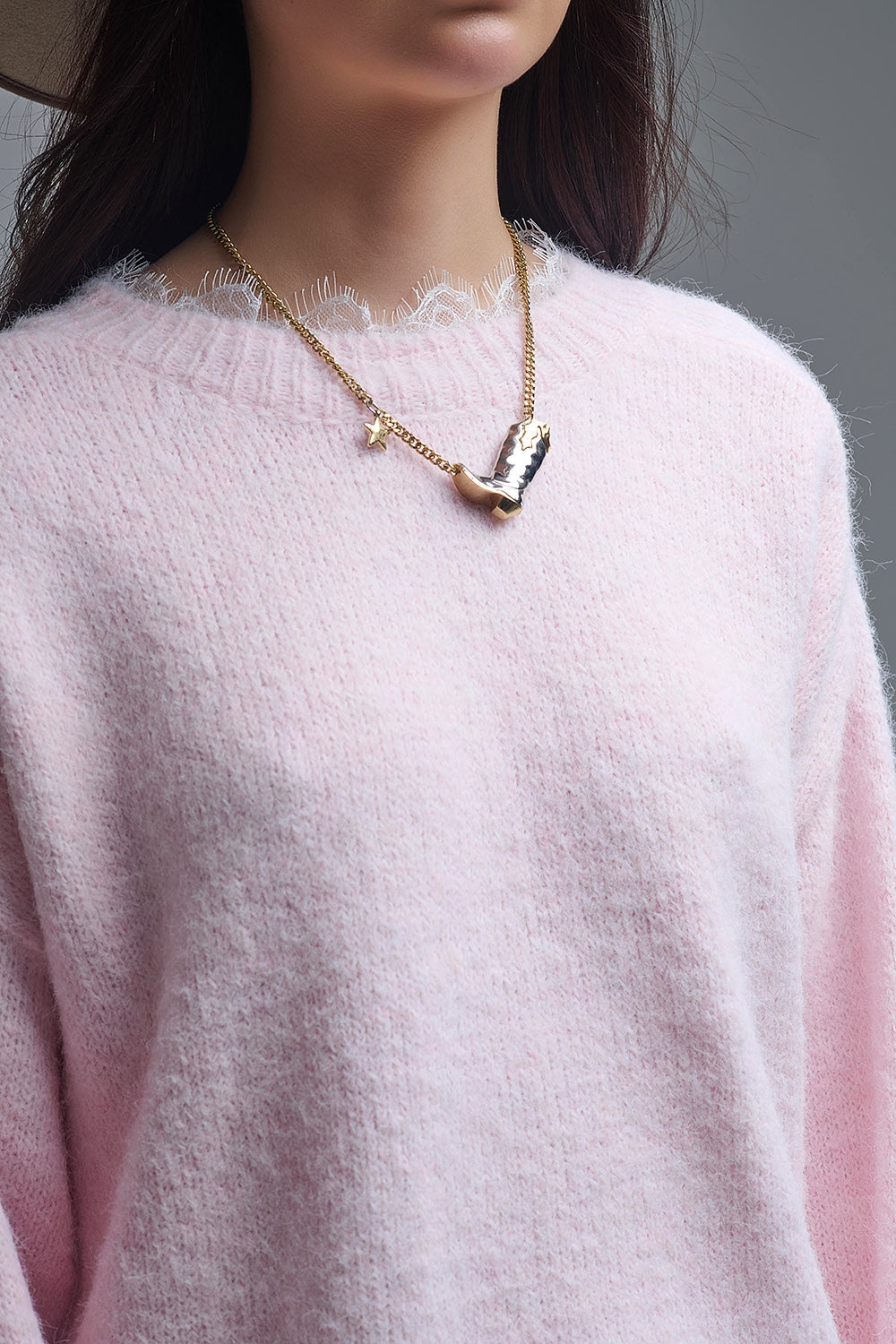 Pull long rose surdimensionné avec détails de dentelle aux poignets et à l'encolure
