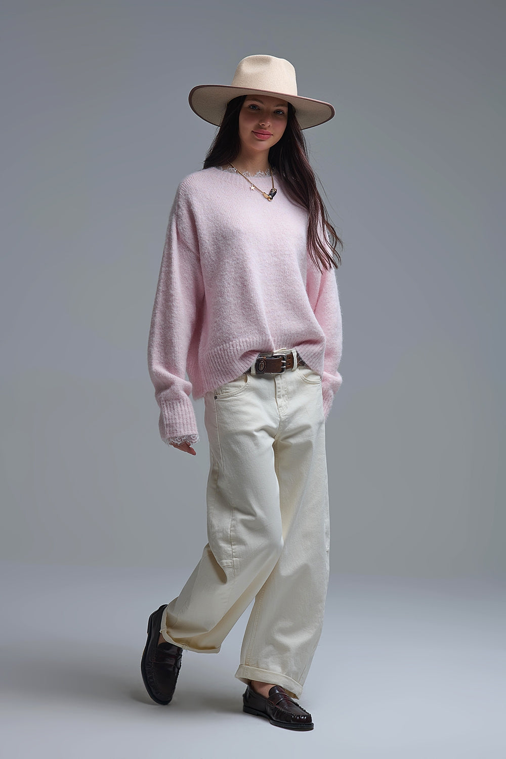 Pull long rose surdimensionné avec détails de dentelle aux poignets et à l'encolure
