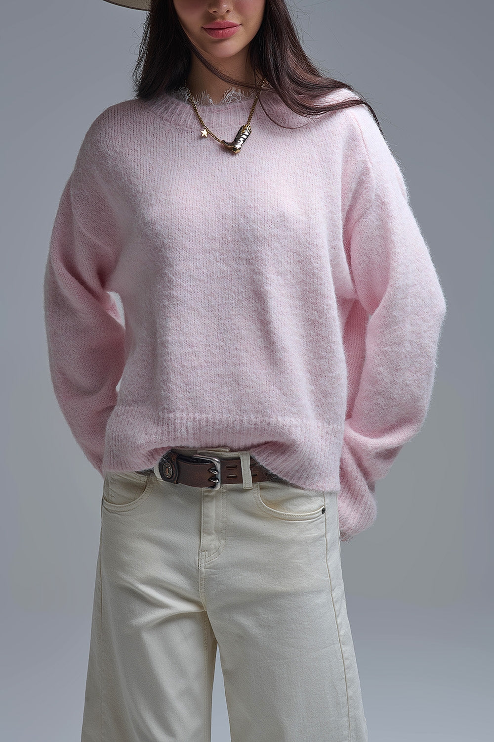 Pull long rose surdimensionné avec détails de dentelle aux poignets et à l'encolure