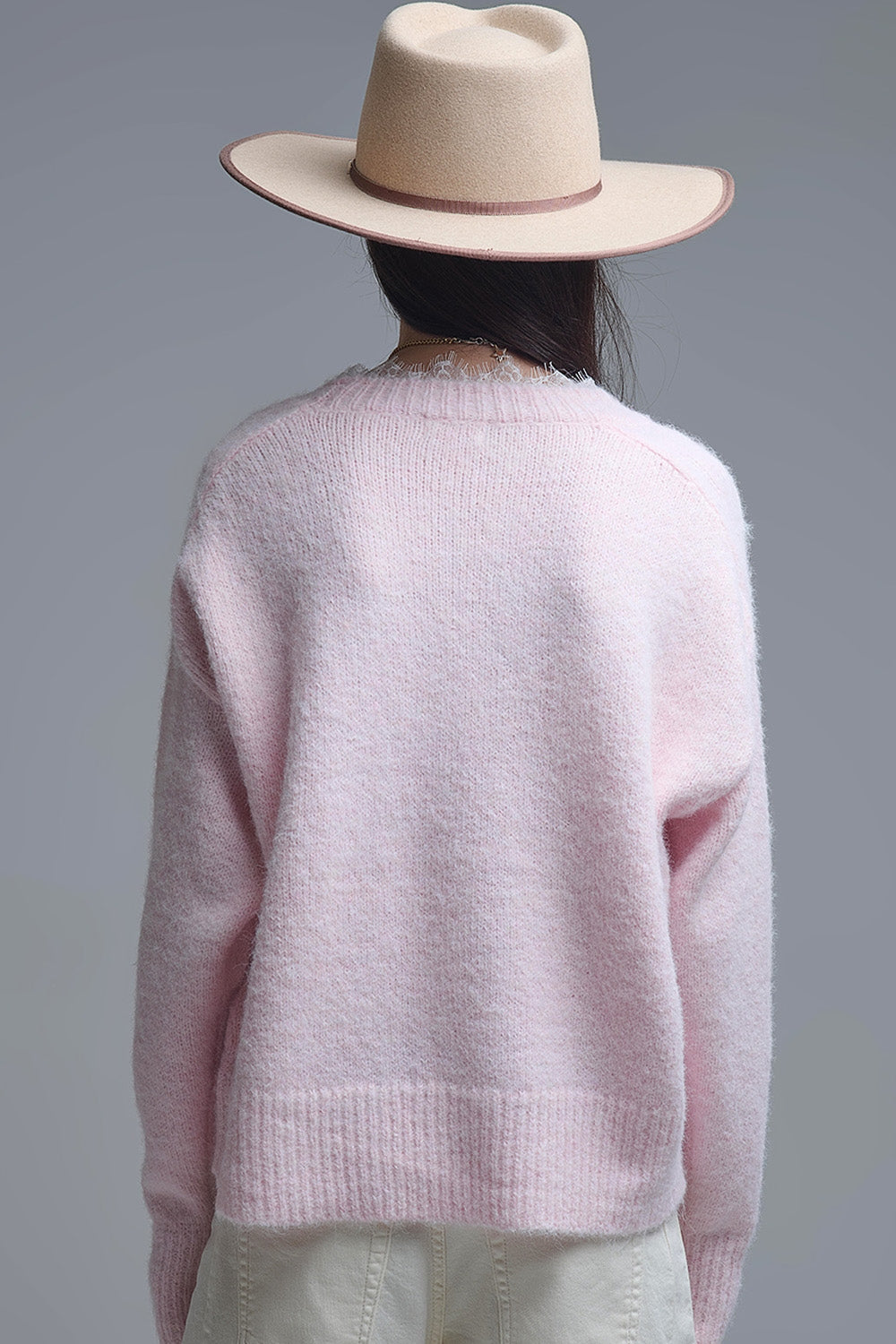 Pull long rose surdimensionné avec détails de dentelle aux poignets et à l'encolure