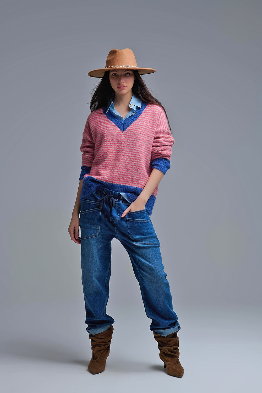 Pull en tricot rayé fuchsia avec détails bleus